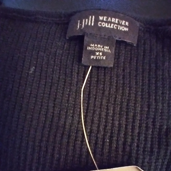 NWT J Jill Black V-Neck Women's Top Size XS Minimalist - Picture 10 of 10
